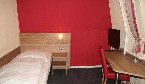 Single Room with Shared Shower and Toilet