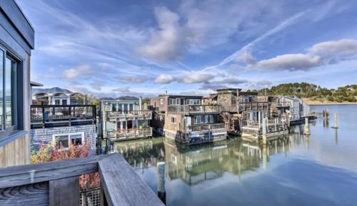 Deluxe One-Bedroom Apartment with Ocean View