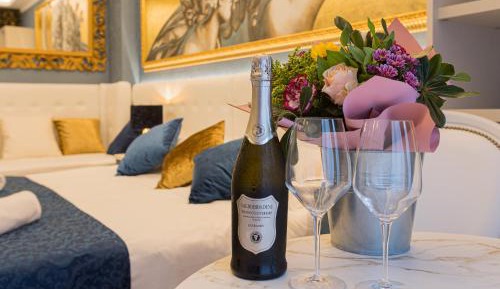 Deluxe Suite with Spa Bath