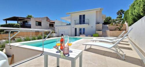 Villa with Sea View