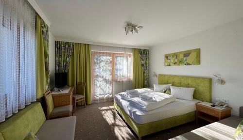 Quadruple Room with Mountain View