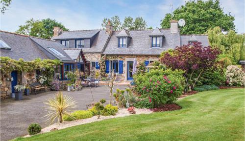 Three-Bedroom Holiday Home 
