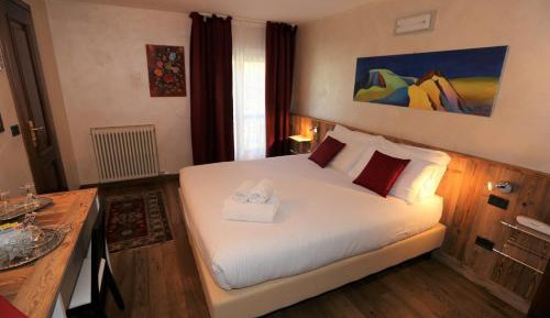 Family Room (2 Adults + 2 Children)