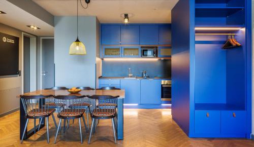 Large Two-Bedroom Apartment Blue 259 ft²