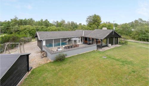 Three-Bedroom Vacation Home 