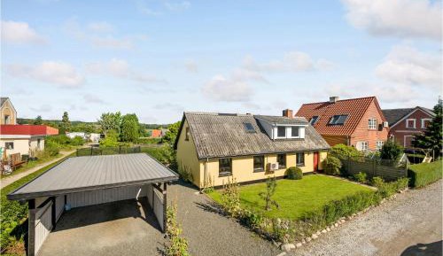 Two-Bedroom Holiday Home