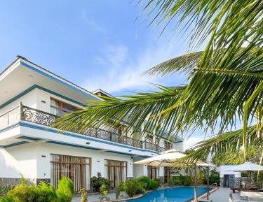 King Room with Pool View