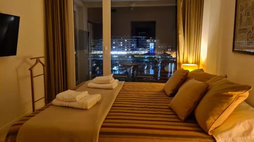 One-Bedroom Apartment with Balcony and Water View