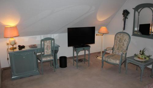 Deluxe Room (2 Adults + 1 Child)