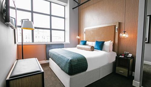 Executive Suite, 1 Bedroom, 1 King, Sofa Bed, Kitchen Kitchen