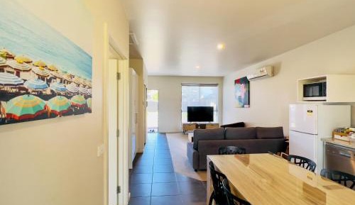 Self Contained Deluxe Two-Bedroom Unit - Disability Access