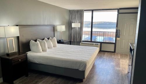 Superior King Suite