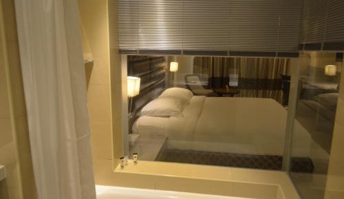 Deluxe King Room (with glass Bathroom and Bathtub)