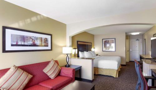 King Suite with Sofa Bed and Moutain View - Non-Smoking