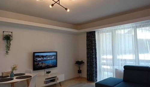 Apartment with Mountain View