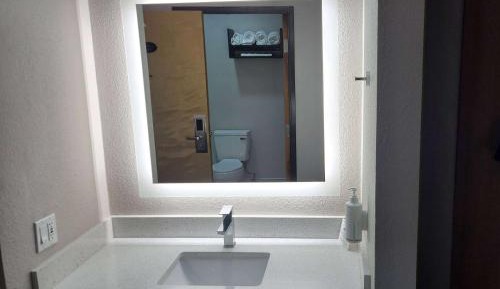 Queen Room with Two Queen Beds and Roll-In Shower - Mobility Accessible/Non-Smoking