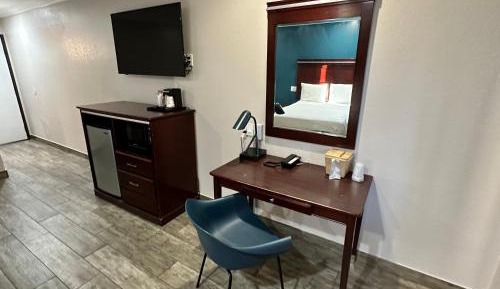 Queen Room with Two Queen Beds, Mobility Access and Roll-In shower, Non-Smoking