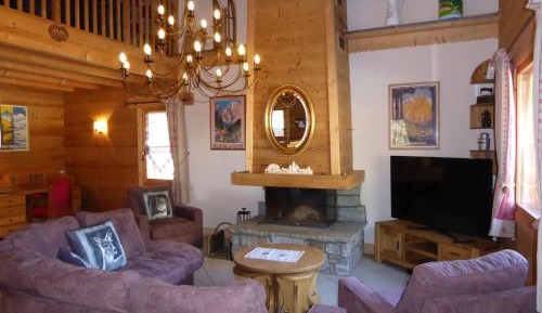 Chalet (10 Adults)