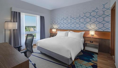 One-Bedroom King Suite with Garden View