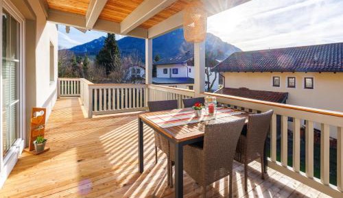 Apartment with Mountain View