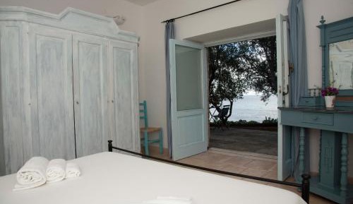 Deluxe Suite with Sea View and Private Garden