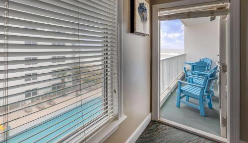 One-Bedroom King Apartment with Ocean View - Non-Smoking