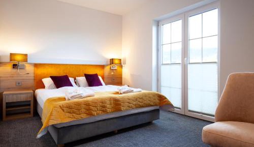Double or Twin Room with Mountain View