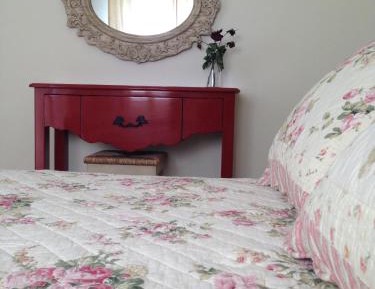 One-Bedroom Apartment with Sea View