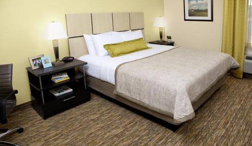 Queen Studio Suite - Hearing Accessible/ Non-Smoking