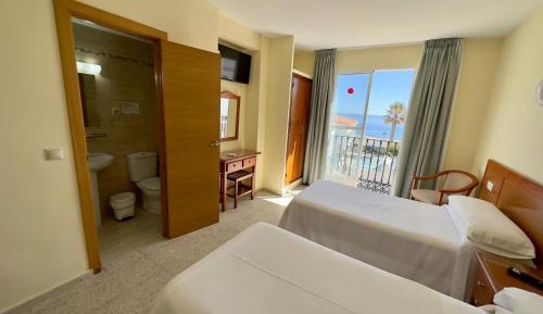 Double or Twin Room with Sea View