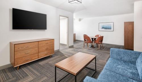 1 Bedroom Suite, 1 King, Sofa beds: 2