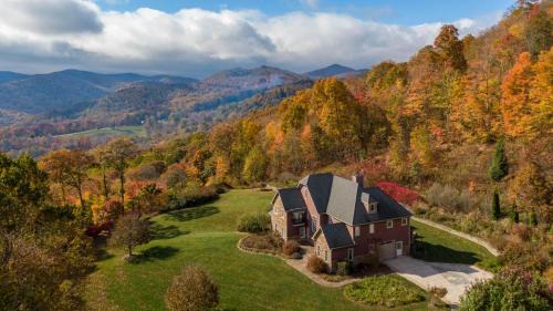 Six-Bedroom Holiday Home