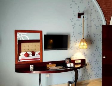 Deluxe Double Room with Side Sea View