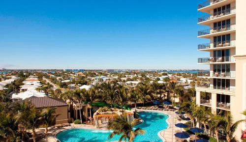 One-Bedroom Condo with Resort View