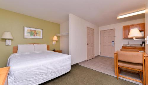 Deluxe King Suite with Sofa Bed
