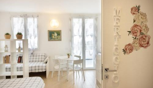 Deluxe Double Room with Side Sea View