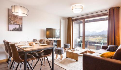 Two-Bedroom Apartment with Mountain View