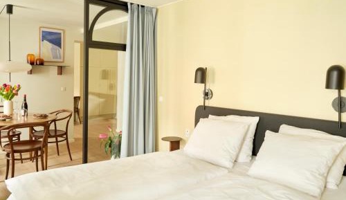 Superior One-Bedroom Apartment