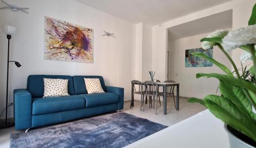 Deluxe One-Bedroom Apartment with City View