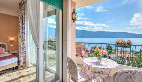 Junior Suite with Balcony and Lake View