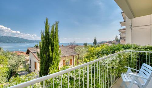 Classic Double Room with Lake View and Balcony
