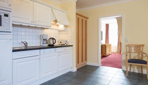 Family Room Inland Facing (2 Adults + 4 Children)