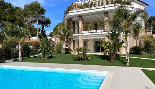 Apartment with Garden View
