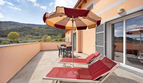 Superior One-Bedroom Apartment with Balcony