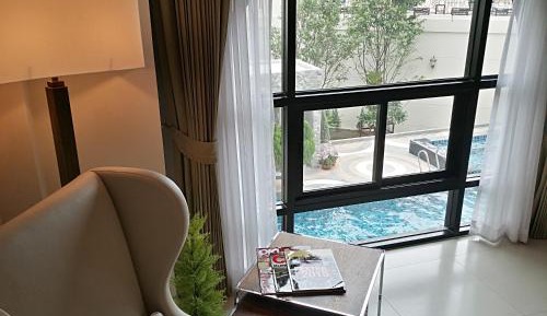 Cabana King Room with Pool View