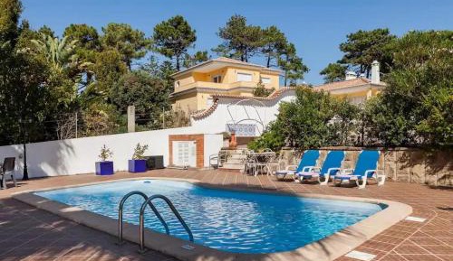 Villa with Garden View