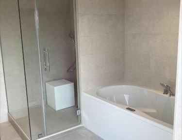 Royal Suite with whirlpool and steambath