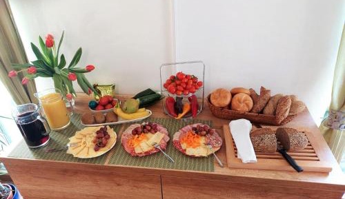 Apartment with Garden View