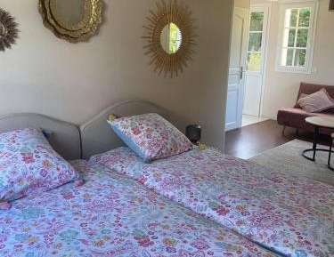 Deluxe Double Room (2 Adults + 1 Child)