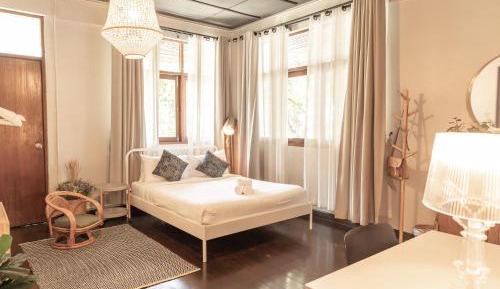 Queen Room with Pool View
